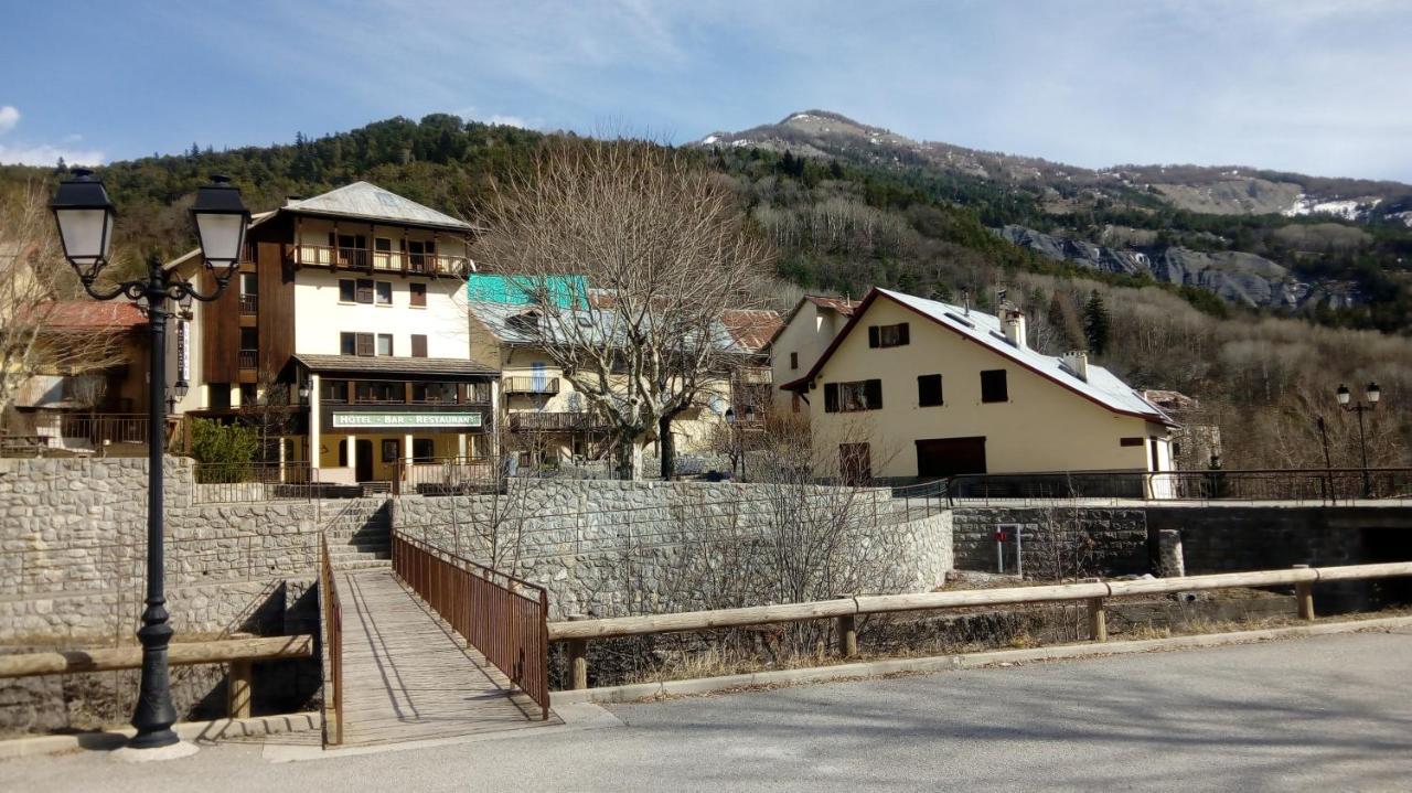 Auberge Roche Grande Entraunes Buitenkant foto